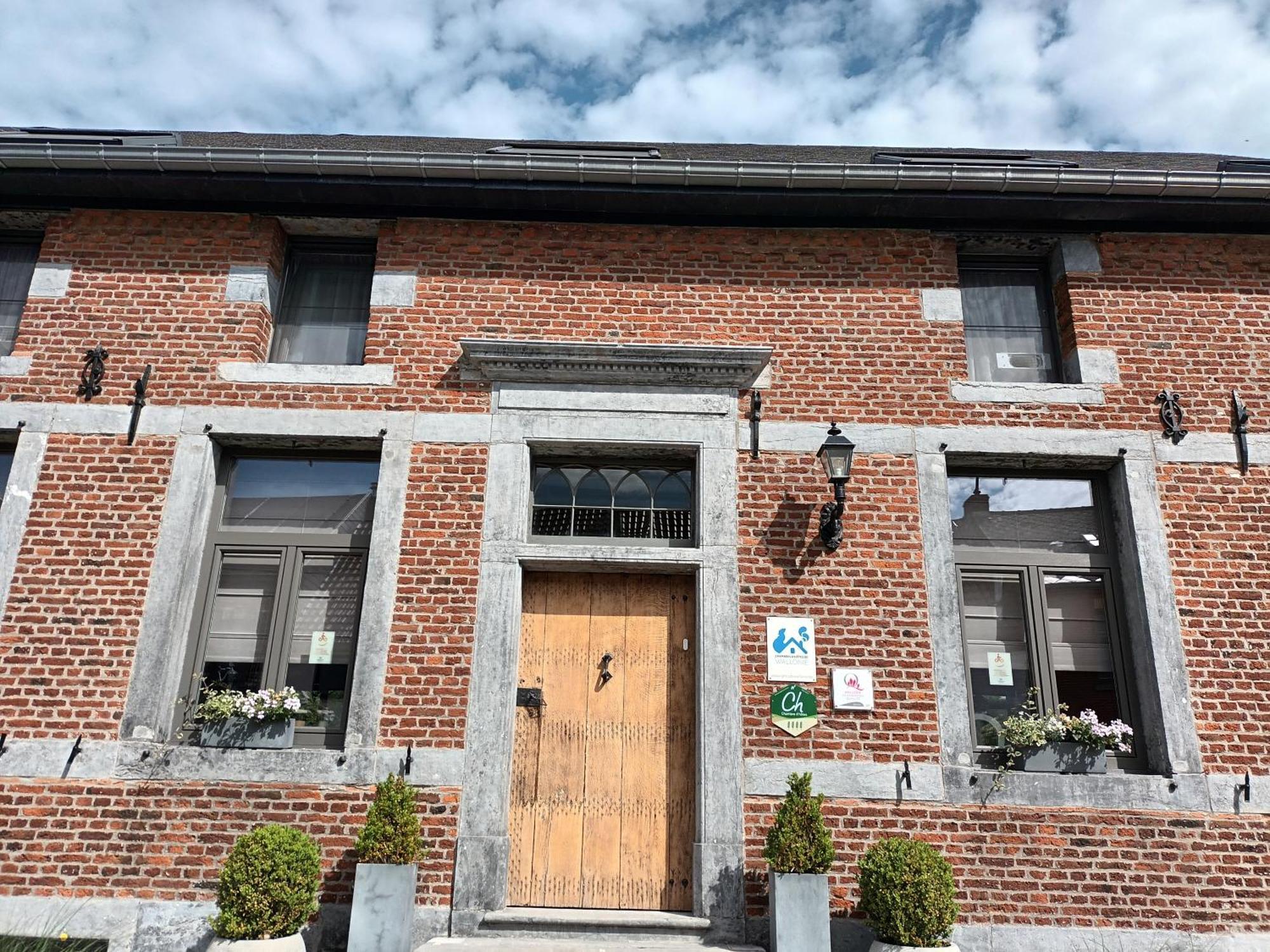 Le Relais De La Motte Panzió Soignies Kültér fotó